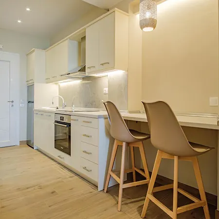 מלון Elias & Vasili House 2*