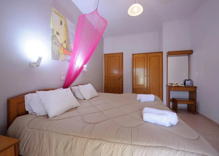 Elias & Vasili House Hotel 2*