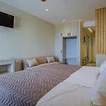 Отель Elias & Vasili House Агиос-Георгиос-Пагон