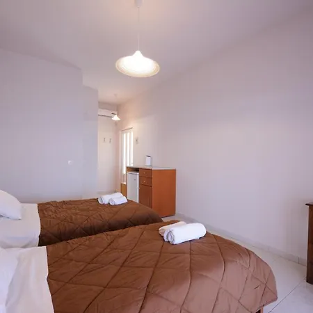 מלון Elias & Vasili House 2*