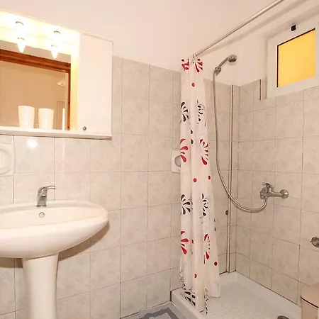 מלון Elias & Vasili House 2*